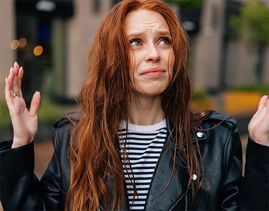 Walking outside with wet hair may feel uncomfortable, but it won't give you a cold